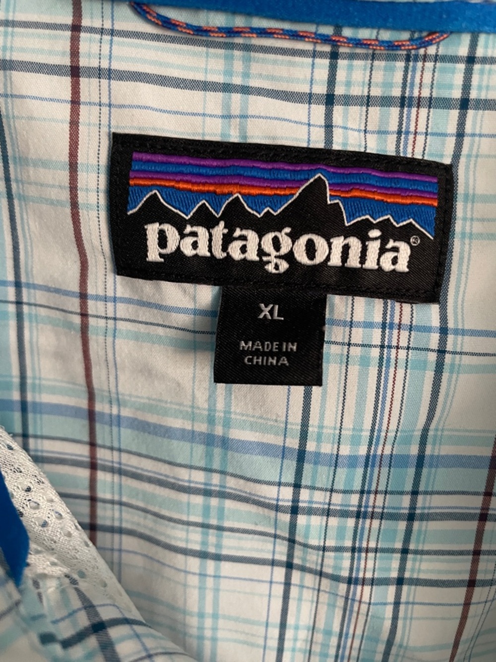 Patagonia button down shirt size XL - Picture 2 of 3